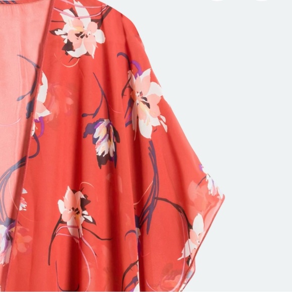EUC Emory Park Caley Floral Kimono - Picture 2 of 2